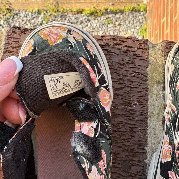 Hibiscus flower vans - Picture 4 of 4